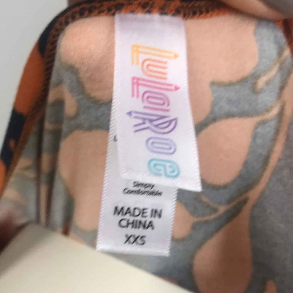 LulaRoe Classic Tee - Picture 4 of 4